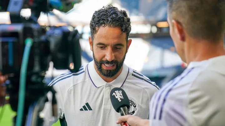 HLV Amorim: Manchester United Tiến Bộ Rõ Rệt, Nhưng Áp Lực Ngoại Hạng Anh Hoàn Toàn Khác